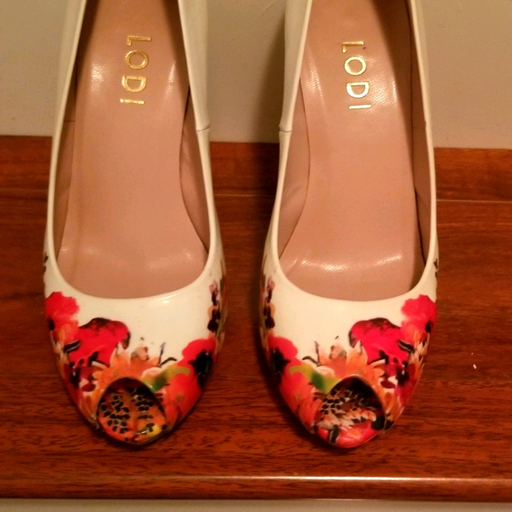 Floral print heels